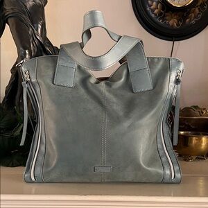 Relic Elegant Blue large Tote Bag 12x14x4 With Exterior zipper Compartments.